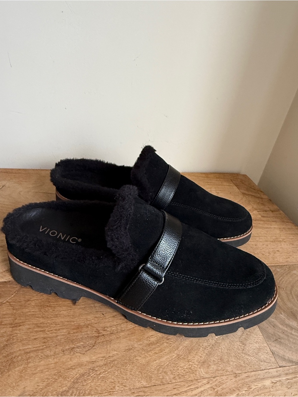Vionic Kailen Black Suede Faux Fur Shearling Lug Sole Mule Clogs Women’s Size 10 - Picture 5 of 14
